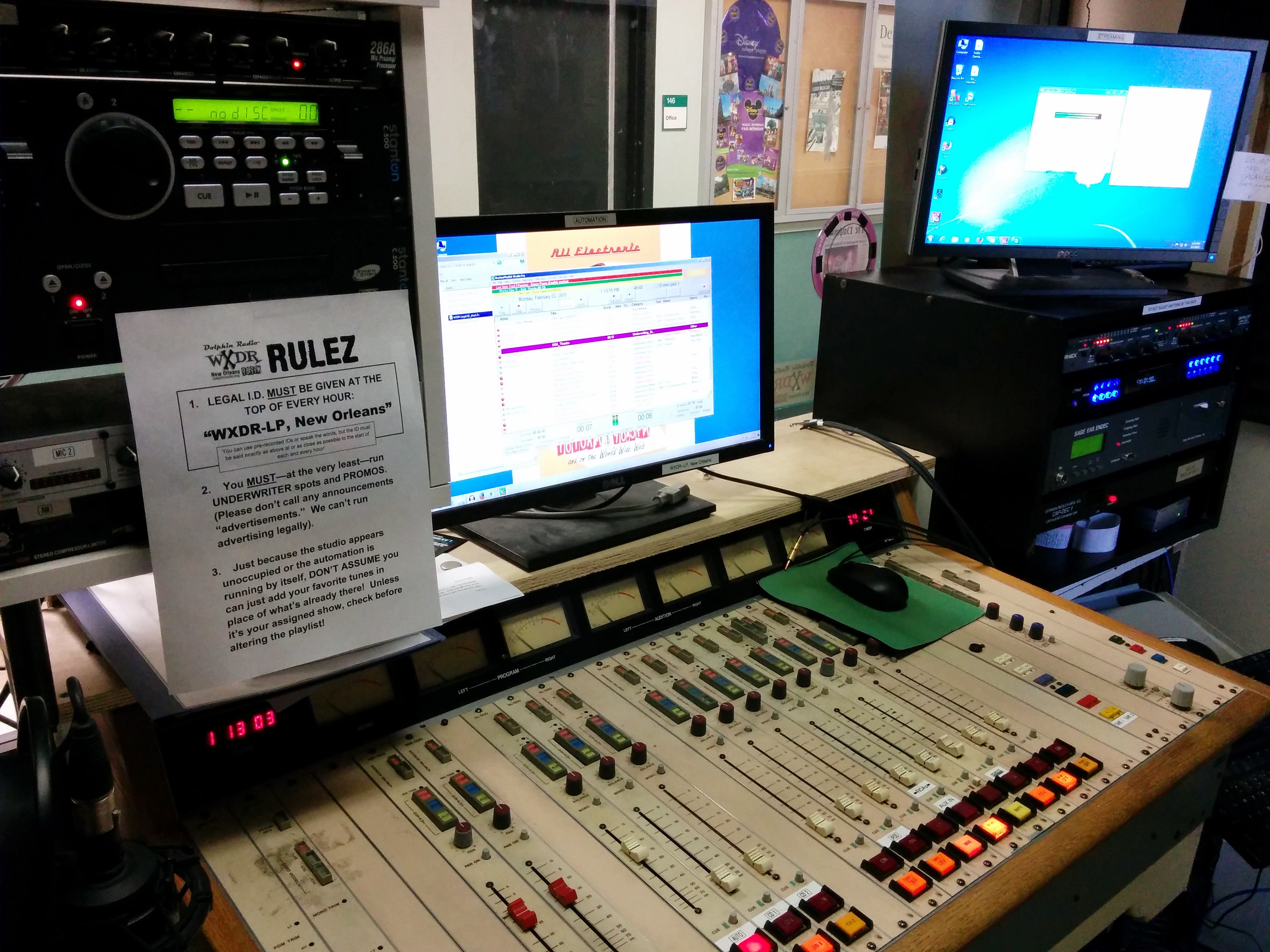 DolphinRadio_Studio